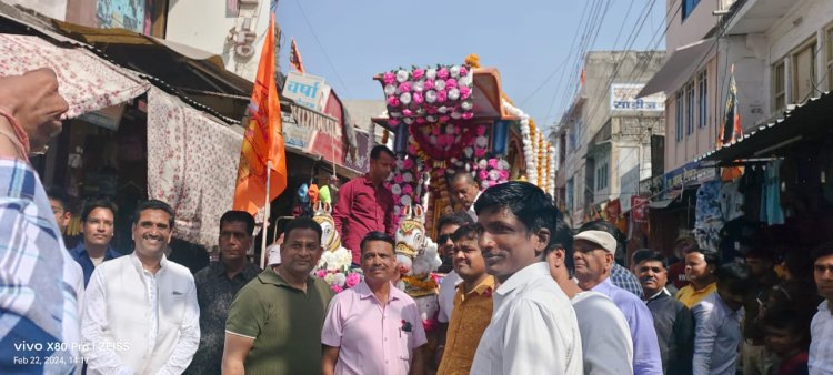 विश्वकर्मा जयंति पर निकली शोभायात्राओं का पुष्प वर्षा से किया स्वागत