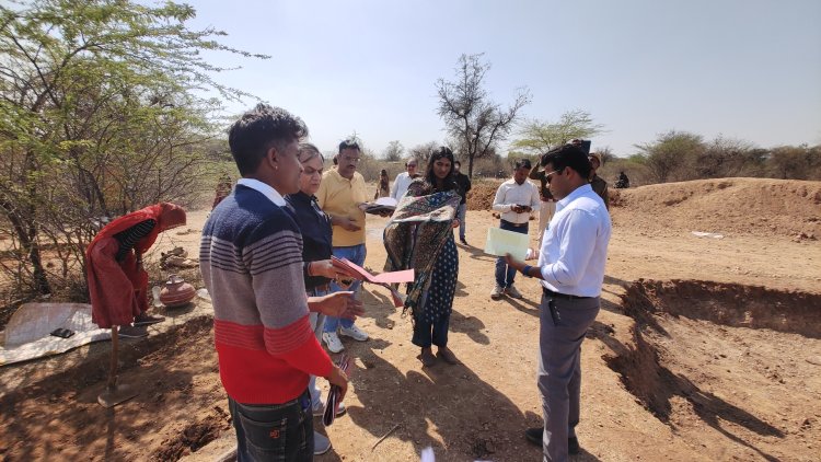 जिला कलक्टर ने नरेगा कार्यों प्राथमिक स्वास्थ्य केंद्र एवं विद्यालय का किया निरीक्षण