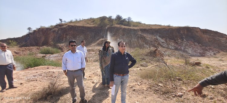 जिला कलक्टर ने नरेगा कार्यों प्राथमिक स्वास्थ्य केंद्र एवं विद्यालय का किया निरीक्षण