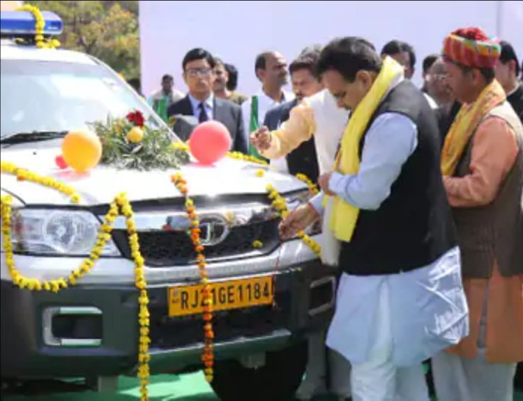 सीएम भजनलाल ने गाय की पूजा कर शुरू की मोबाइल-वेटरनरी:राजस्थान में पशुपालकों को घर बैठे मिलेगी इलाज की सुविधा, 536 यूनिट शुरू की गई
