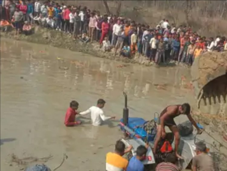 यूपी के कासगंज में ट्रैक्टर-ट्रॉली तालाब में पलटी, 54 डूबे:अब तक 24 की मौत, इनमें ज्यादातर महिलाएं-बच्चे; गंगा स्नान करने जा रहे थे
