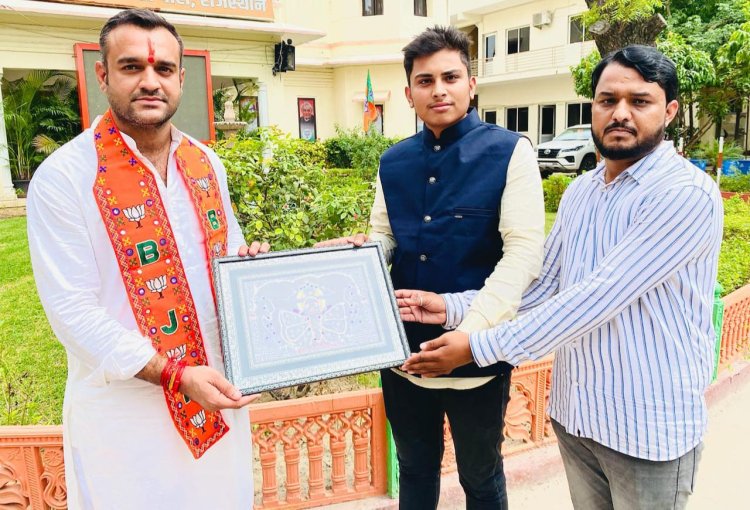 भारतीय जनता पार्टी के युवा मोर्चा के प्रदेश अध्यक्ष अंकित चेची से बीजेपी कार्यालय में की मुलाकात