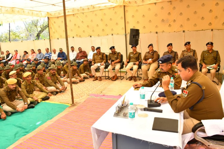 पुलिस अधीक्षक ने ली जिले के पुलिस अधिकारियों की अपराध गोष्ठी।