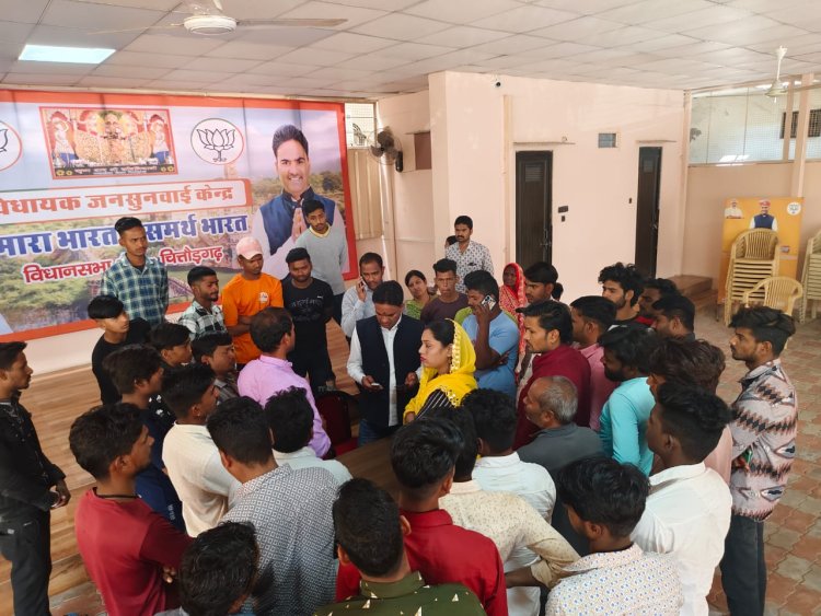 खैल‌ मैदान के लिए जमीन आवंटित करने एवं स्कूल के खेल मैदान को विकसित करने की मांगों को लेकर विधायक आक्याॅ को सौंपा ज्ञापन 