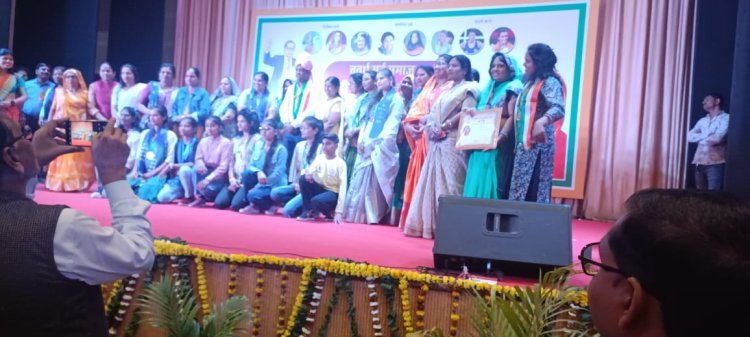 नीता लोट नारी गौरव सम्मान से सम्मानित।