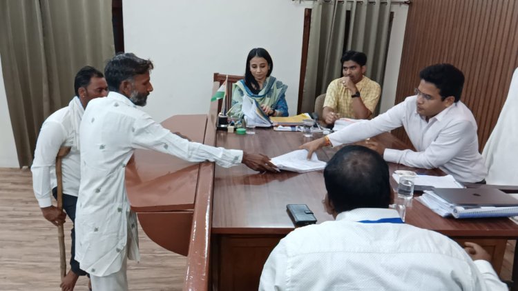 लोकसभा आम चुनाव 2024   गुरुवार को 13 सहित कुल 22 अभ्यर्थियों ने नाम निर्देशन पत्र दाखिल किया  