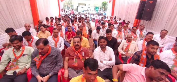 दस वर्षों में हुए कार्य अतुलनीय, अविश्वसनीय, आगे और भी होगें कार्य- सीपी जोशी     अबकी बार चार सौ पार का लक्ष्य साधने में जुट जाए कार्यकर्ता- झाबर सिंह खर्रा     अपनी हार को देख बौखलाहट में बयानबाजी कर रहे हैं कांग्रेस प्रत्याशी आंजना- कृपलानी     *विधिवत पूजा अर्चना के साथ हुआ भाजपा के लोकसभा चुनाव कार्यालय का शुभारम् 