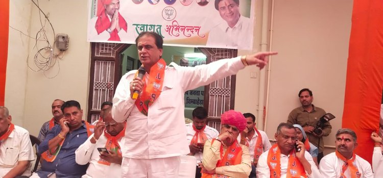 दस वर्षों में हुए कार्य अतुलनीय, अविश्वसनीय, आगे और भी होगें कार्य- सीपी जोशी     अबकी बार चार सौ पार का लक्ष्य साधने में जुट जाए कार्यकर्ता- झाबर सिंह खर्रा     अपनी हार को देख बौखलाहट में बयानबाजी कर रहे हैं कांग्रेस प्रत्याशी आंजना- कृपलानी     *विधिवत पूजा अर्चना के साथ हुआ भाजपा के लोकसभा चुनाव कार्यालय का शुभारम् 