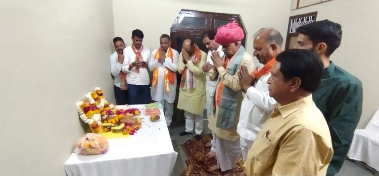 दस वर्षों में हुए कार्य अतुलनीय, अविश्वसनीय, आगे और भी होगें कार्य- सीपी जोशी     अबकी बार चार सौ पार का लक्ष्य साधने में जुट जाए कार्यकर्ता- झाबर सिंह खर्रा     अपनी हार को देख बौखलाहट में बयानबाजी कर रहे हैं कांग्रेस प्रत्याशी आंजना- कृपलानी     *विधिवत पूजा अर्चना के साथ हुआ भाजपा के लोकसभा चुनाव कार्यालय का शुभारम् 