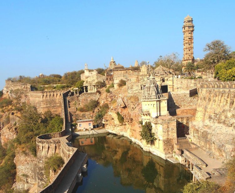 Chittorgarh आरोपी रोशन मीणा को चित्तौड़गढ़ लेकर पहुंची जयपुर SOG