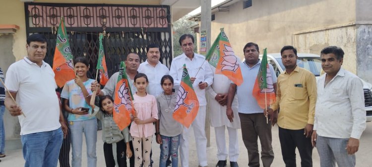 भाजपा का 45 वां स्थापना मनाया, भाजपा कार्यालय पर विधायक कृपलानी ने फहराया ध्वज