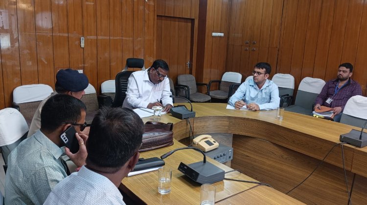 लोकसभा आम चुनाव 2024 की तैयारियों की समीक्षा बैठक     सामान्य पर्यवेक्षक ने दिए अधिकारियों को निर्देश