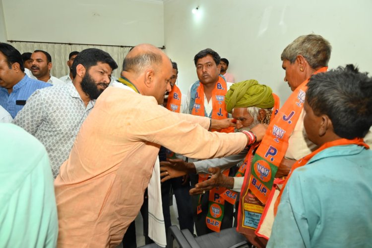 मोदीजी के नेतृत्व में विश्व में भारत का डंका बज रहा - सी पी जोशी     दिन-रात चित्तौड़गढ़ क्षेत्र के विकास के लिए प्रयासरत हैं-सी पी जोशी     कांग्रेस ने किया नारी शक्ति का अपमान-सी पी जोशी     मोदीजी के दस वर्ष सिर्फ ट्रेलर थे अभी भारत को बहुत आगे ले जाना है अब बहुत तेजी से कार्य करेंगे-सी पी जोशी   