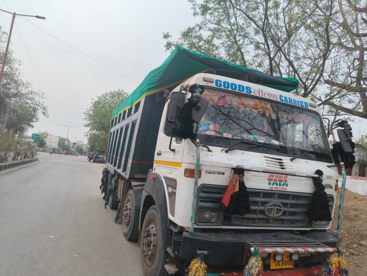 अवैध बजरी के खिलाफ कपासन पुलिस की कार्यवाही।  दो ट्रेलर व एक ट्रैक्टर से 90 टन से अधिक बजरी जब्त।