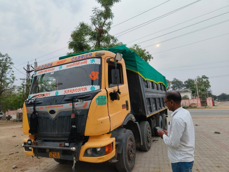 अवैध बजरी के खिलाफ कपासन पुलिस की कार्यवाही।  दो ट्रेलर व एक ट्रैक्टर से 90 टन से अधिक बजरी जब्त।