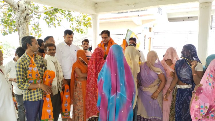 विधायक कृपलानी ने किया भाजपा ग्रामीण मण्डल पश्चिमी का दौरा*_लोकसभा चुनाव प्रवास कार्यक्रम के अन्तर्गत गांवों में किया जनसम्पर्क, जोशी के समर्थन में मतदान का किया आव्हान*_