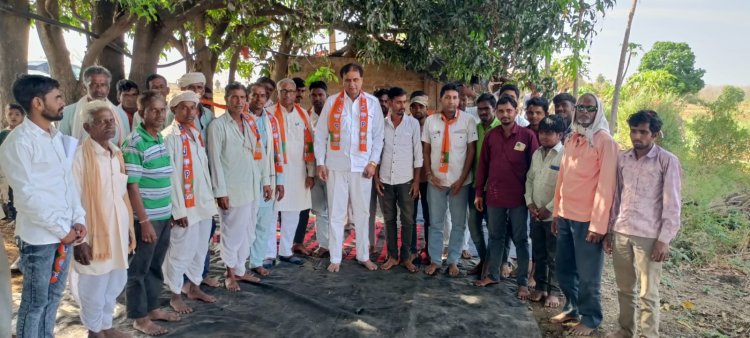 विधायक कृपलानी ने किया छोटीसादड़ी के ग्रामीण क्षेत्रों में जनसम्पर्क लोकसभा प्रत्याशी जोशी के समर्थन में मतदान की अपील की