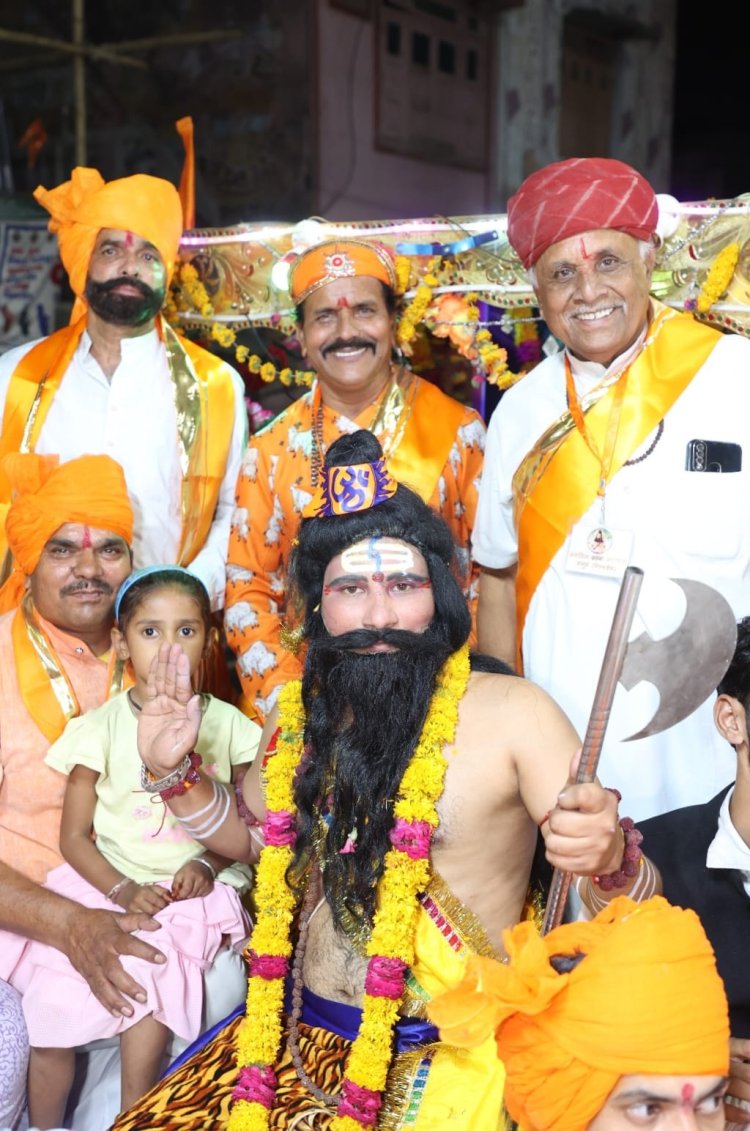 श्री परशुराम जयंति पर संगठित ब्रह्म परिवार द्वारा नगर में निकाला गया विशाल भव्य मशाल जुलूस