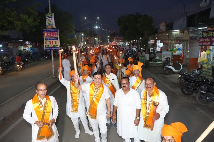श्री परशुराम जयंति पर संगठित ब्रह्म परिवार द्वारा नगर में निकाला गया विशाल भव्य मशाल जुलूस
