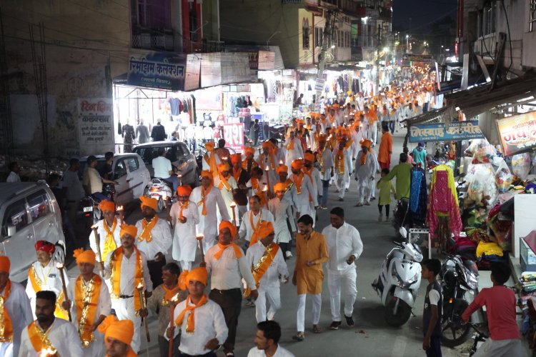 श्री परशुराम जयंति पर संगठित ब्रह्म परिवार द्वारा नगर में निकाला गया विशाल भव्य मशाल जुलूस