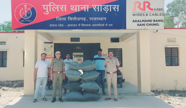 बाड़े से 185 किलोग्राम अवैध डोडाचूरा व इनोवा कार जब्त।