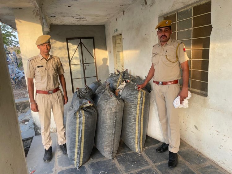 ईको कार से 02 क्विंटल 62 किलो ड़ोड़ा चुरा जब्त।
