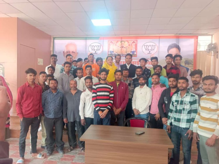 विधायक आक्यां ने अपने कार्यालय पर लोकसभा चुनाव मतगणना का परिणाम लाइव देखने तथा अल्पाहार की व्यवस्था रखी है समस्त मोदी भक्त जरूर पहुंचे सुबह 8:00 बजे