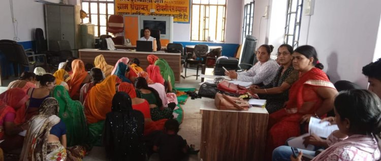 बैंक ऑफ बड़ौदा (ग्रामीण स्वरोजगार प्रशिक्षण संस्थान) द्वारा पेपर कवर, लिफाफा और फाइल बनाने के निःशुल्क प्रशिक्षण का शुभारम्भ हुआ गांव दोवनी में 