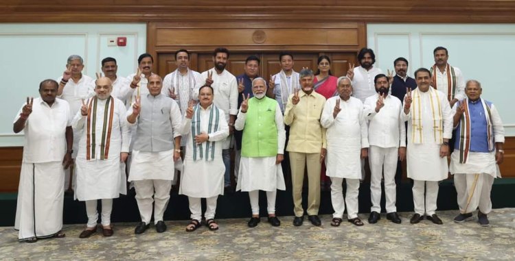 NDA गठबंधन पीएम मोदी ने राष्ट्रपति को इस्तीफा सौंपा, मंत्रिमंडल भंग करने की सिफारिश; 8 जून को ले सकते हैं शपथ