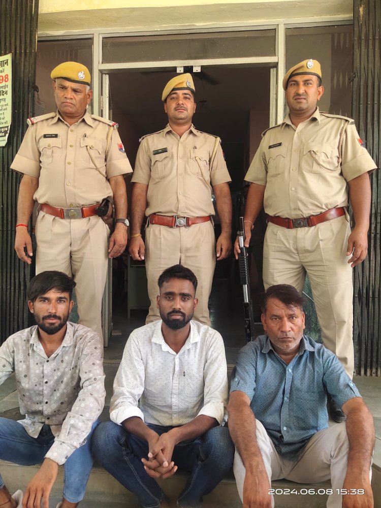 पुलिस थाना गंगरार क्षेत्र में किंग्स वाटर पार्क नेषनल हाईवे सरहद सोनियाणा पर हुई मारपीट, रूपये व दस्तावेज छीन कर गेंगवार करने की घटना को लेकर पुलिस द्वारा त्वरित कार्यवाही करते हुए 03 व्यक्तियो को गिरफ्तार कर, मुल्जिमान को तीन दीन के पुलिस रिमाण्ड पर लिया गया तथा अन्य नामजद वांछित मुल्जिमान की तलाष हेतु विषेष टीमो का गठन कर तलाष में रवाना किया गया।