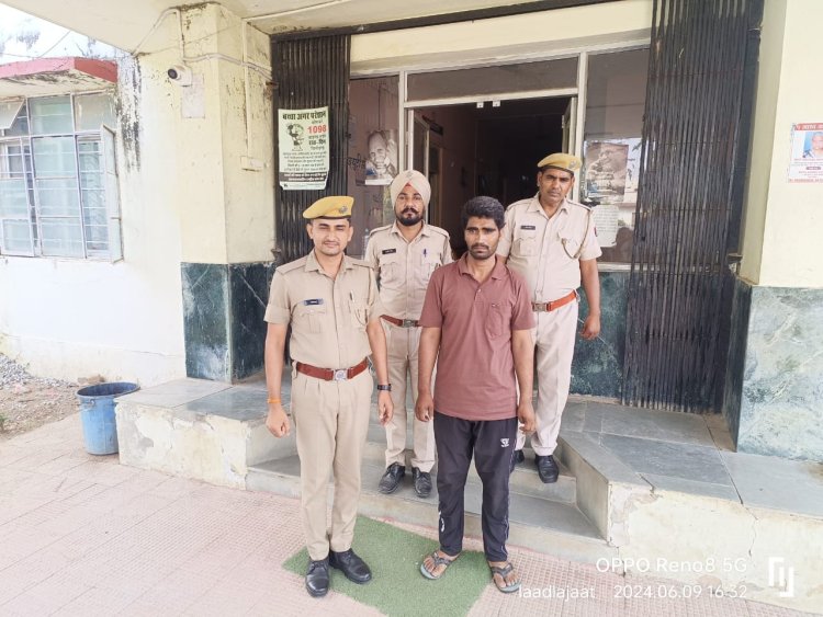100 क्विंटल से अधिक खैर की अवैध गीली लकड़ी सहित ट्रक जब्त एक गिरफतार।