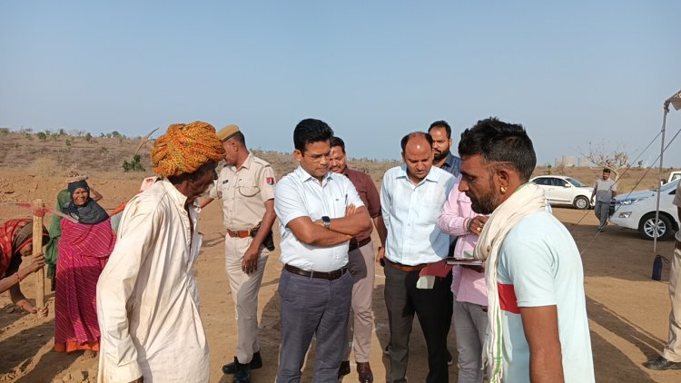 जिला कलक्टर ने रावतभाटा के गांव थमलाव में किया मनरेगा कार्य का किया निरीक्षण 