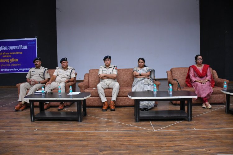 बाल संरक्षण में समुदाय की भूमिका महत्वपूर्ण* - पुलिस अधीक्षक     *राजस्थान पुलिस दिवस समारोह के प्रथम दिन सामुदायिक समूहों की जिला स्तरीय बाल संरक्षण विषयक कार्यशाला सम्पन्न।*