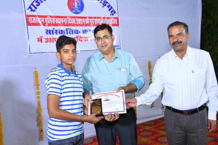 पुलिस लाइन में पुलिस के जवानों अधिकारियों व परिवार के सदस्यों के लिए सांस्कृतिक कार्यक्रम का आयोजन किया गया। 
