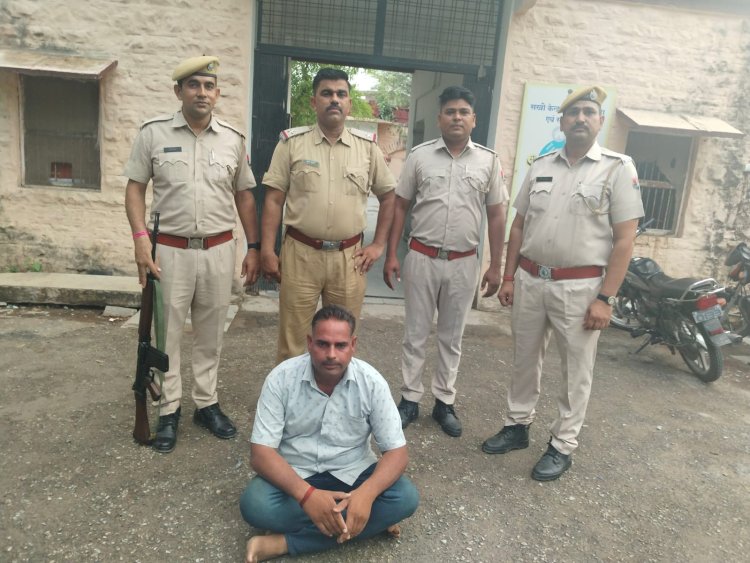 डोडाचूरा तस्करी में सात साल से फरार पांच हजार रुपये का ईनामी बदमाश गिरफ्तार।