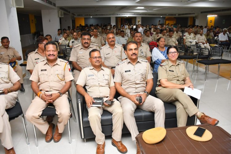नये अपराधिक कानून (New Criminal Law) के संबध में प्रशिक्षण का आयोजन।*  *जिले के सभी पुलिस अनुसंधान अधिकारियों को किया गया प्रशिक्षित।*  *श्री चैतन्य स्कूल के सभागार में ऑनलाईन आयोजित किया गया