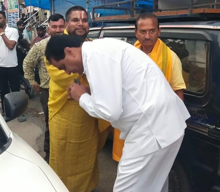 श्री कल्ला जी वेदपीठ से निकली वाहन रैली को विधायक कृपलानी ने केसरिया झंडी दिखाकर किया रवाना