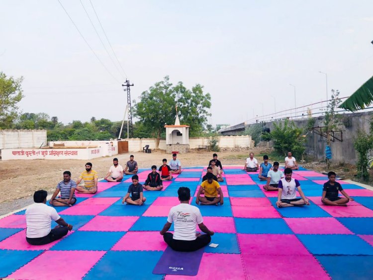 योग दिवस पर बालाजी व्यायाम शाला में हुआ योग