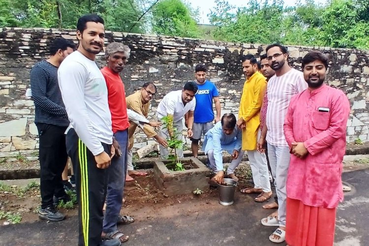 विधायक आक्या ने ऋण मुक्तेश्वर महादेव की पूजा अर्चना कर खुशहाली ओर अच्छी बारिश की कामना की।