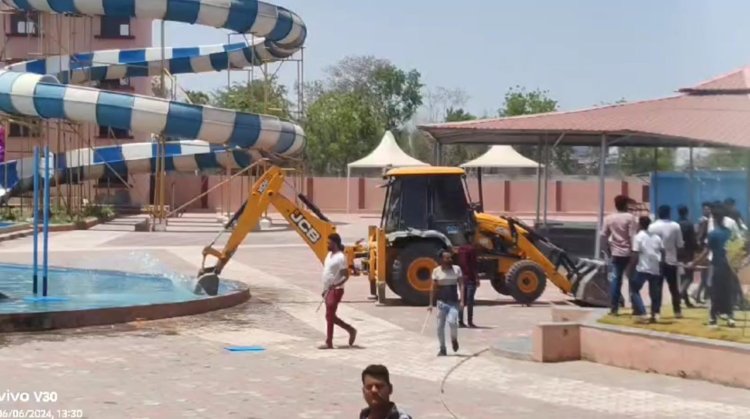 वाटर पार्क में मारपीट व तोड़फोड़ मामले में हुई 17वीं गिरफ्तारी।जेसीबी द्वारा तोड़फोड़ करने का आरोपी गिरफ्तार।