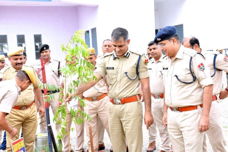 *लम्बित अनुसंधान शीघ्र पूर्ण कर पीड़ित को त्वरित न्याय मिले- आईजीपी अजयपाल लाम्बा।*  जिले के पुलिस अधिकारियों की ली अपराध गोष्ठी।