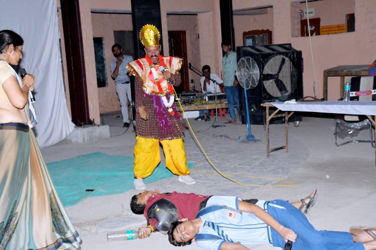 बाल विवाह, बाल श्रम और नशावृति समाज के विकास में बाधक - एसपी*  *(जिला पुलिस द्वारा युनिसेफ के सहयोग से बाल संरक्षण हेतु वृत्त स्तरीय जागरूकता कार्यक्रम प्रारम्भ )*