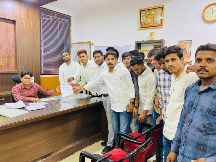 एन.एस.यु.आई. परिवार निम्बाहेंडा द्वारा राजकीय महाविद्यालय में राजस्थान सरकार के खिलाफ विरोध प्रदर्शन किया।