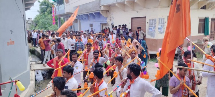 हड़मतिया जागीर से बम्बोरी, रघुनाथपुरा होते हुए कांवड़ यात्री पहुंचे गंगेश्वर महादेव।