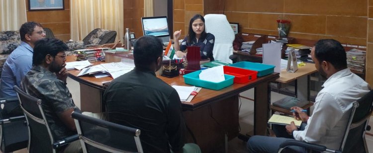 दीपावली से पूर्व क्षतिग्रस्त सड़कों को सुधारें-डॉ. सौम्या झा