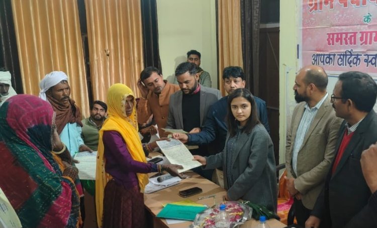 जिला कलेक्टर डॉ. सौम्या झा ने ग्रामीणों की समस्याओं का किया समाधान