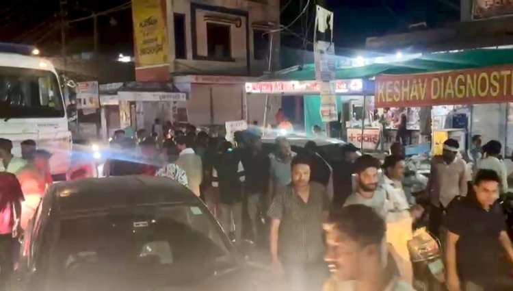 कार व डंपर की टक्कर से विवाद फैला पुलिस तक पहुंचा मामला, दोनों पक्षों ने किया राजीनामा